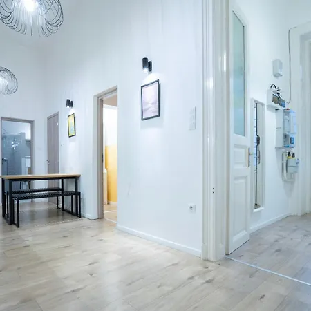 4-bedroom Comfort In The Citycenter F38 Dom wakacyjny Budapeszt